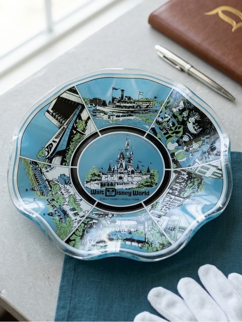 Vintage Walt Disney World Magic Kingdom Glass Collector Plate (10")